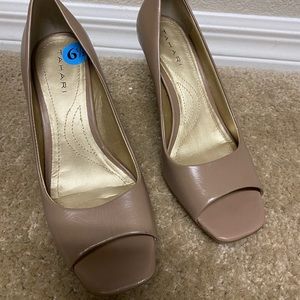 Tahari Riddle leather peep toe heels